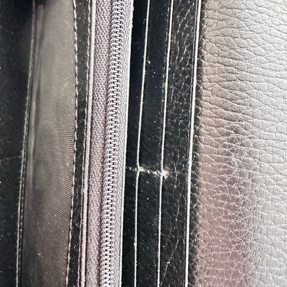 Gucci Black Wallet with Gold Interlocking G - Picture 6 of 12